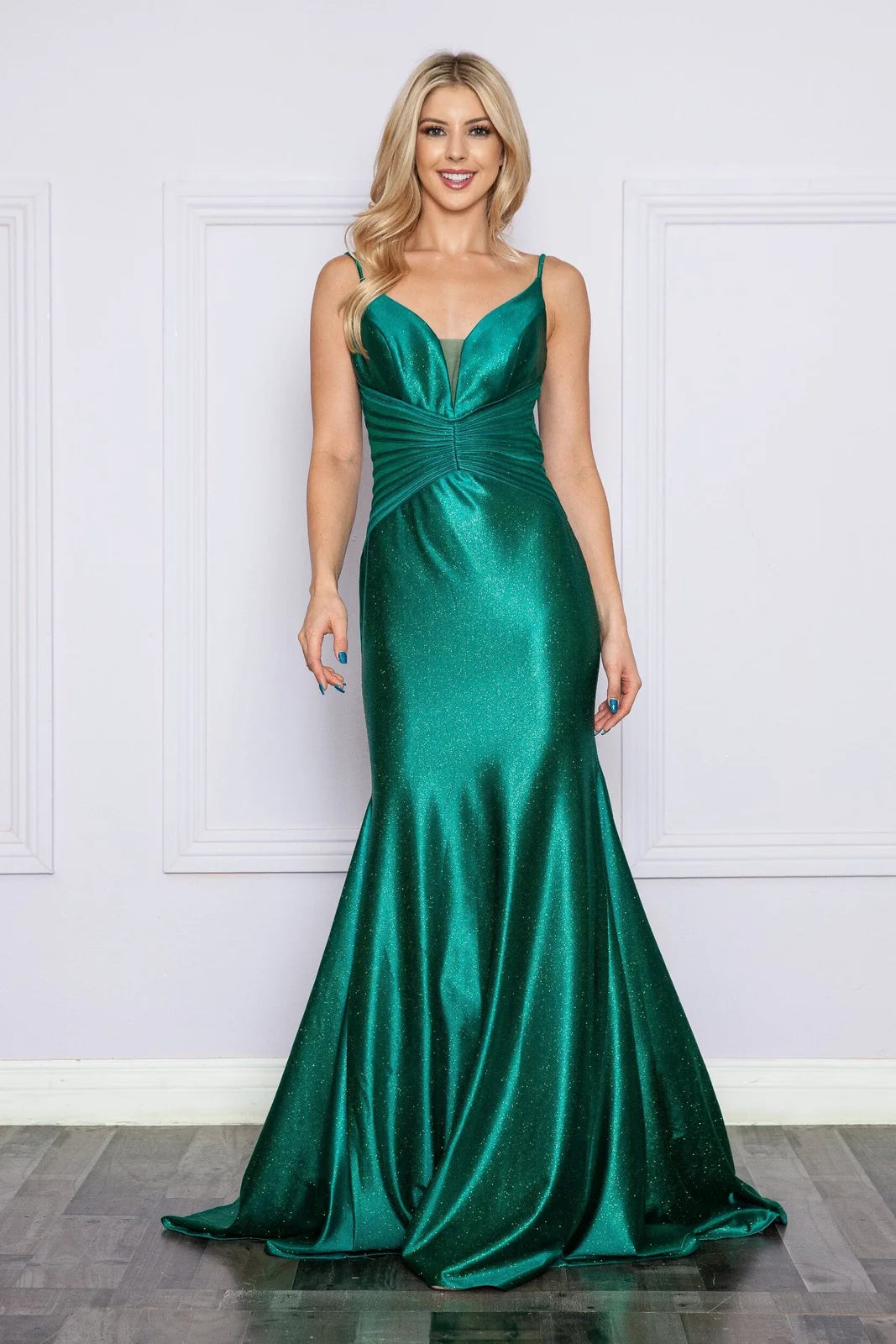 Glamorous Mermaid V-Neck Sleeveless Ruched Sparkly Emerald Green Long Prom Dresses For Women