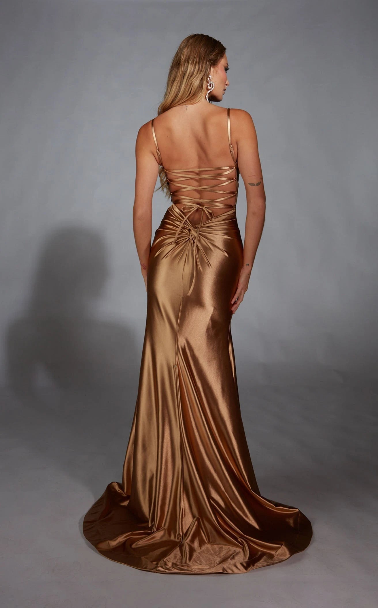 Glamorous Mermaid V-Neck Sleeveless Shimmering Backless Bronze Floor-Length Prom Dresses Gown