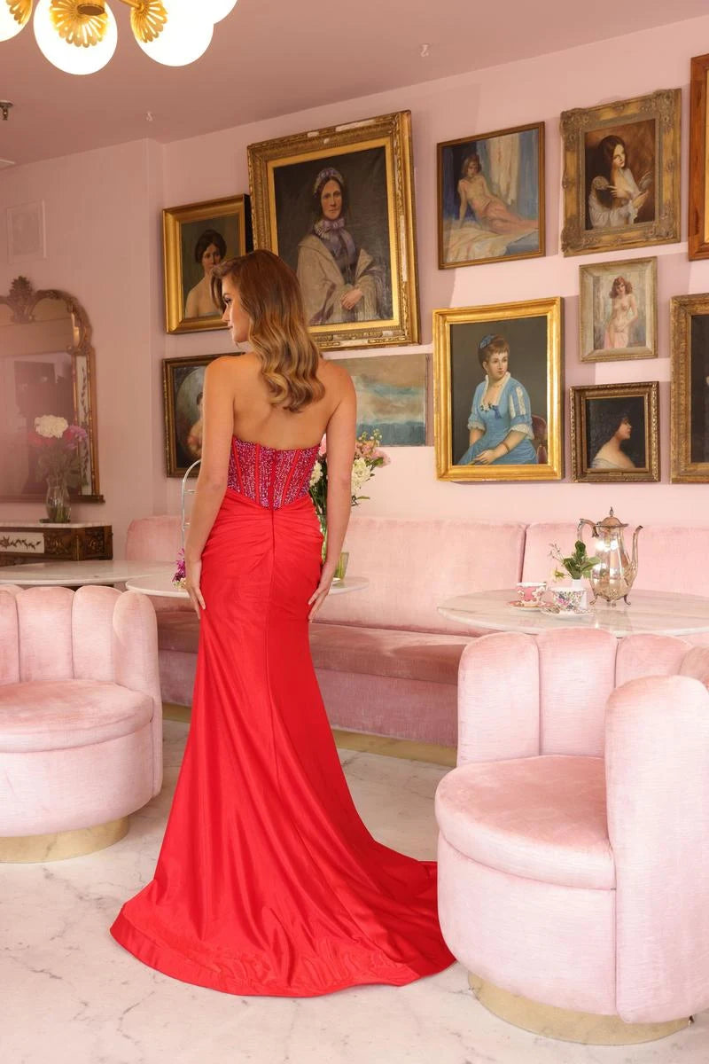 Glamorous Trumpet Halter V-Neck Sleeveless Beaded Red Floor-Length Prom Dress Women's