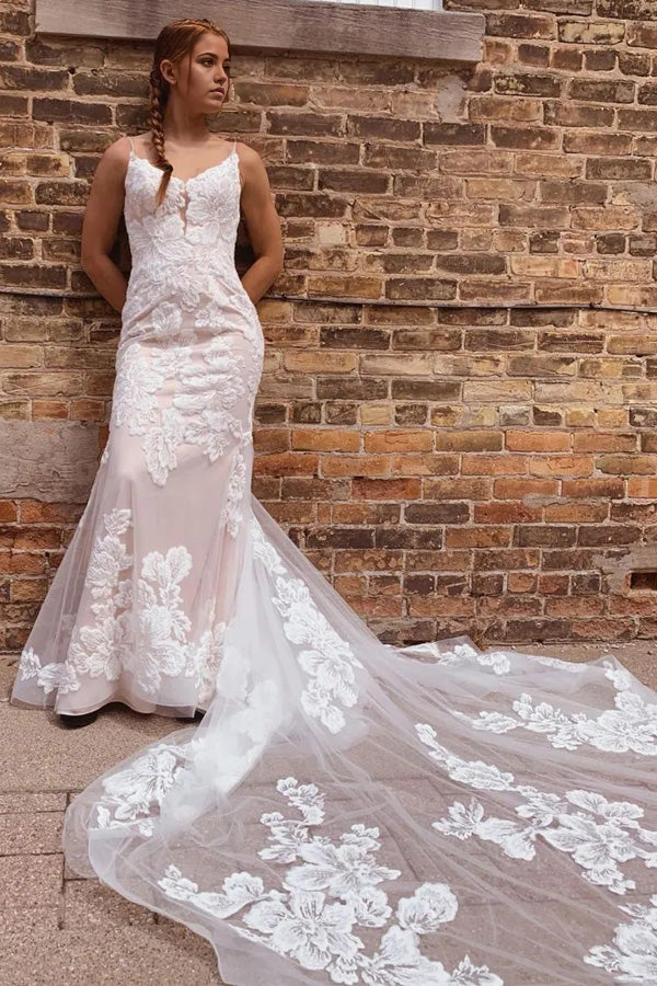 Elegant mermaid wedding dress with spaghetti straps and appliques.