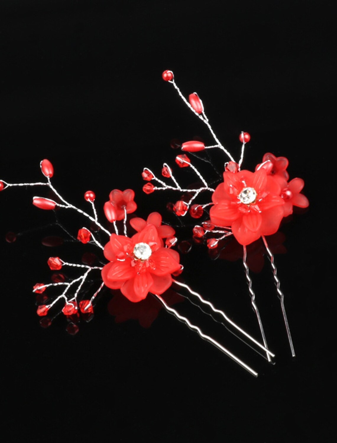 Wedding hair accessory with Korean-style floral details.