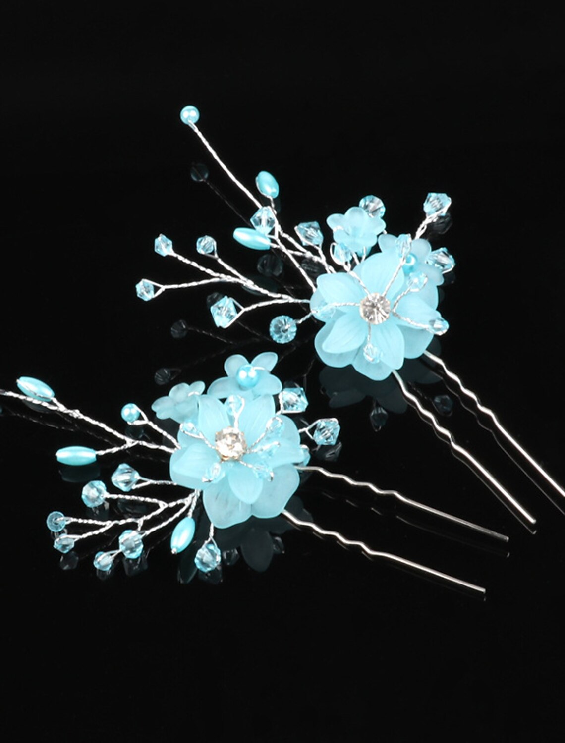 Versatile European and American style floral headpiece for brides.