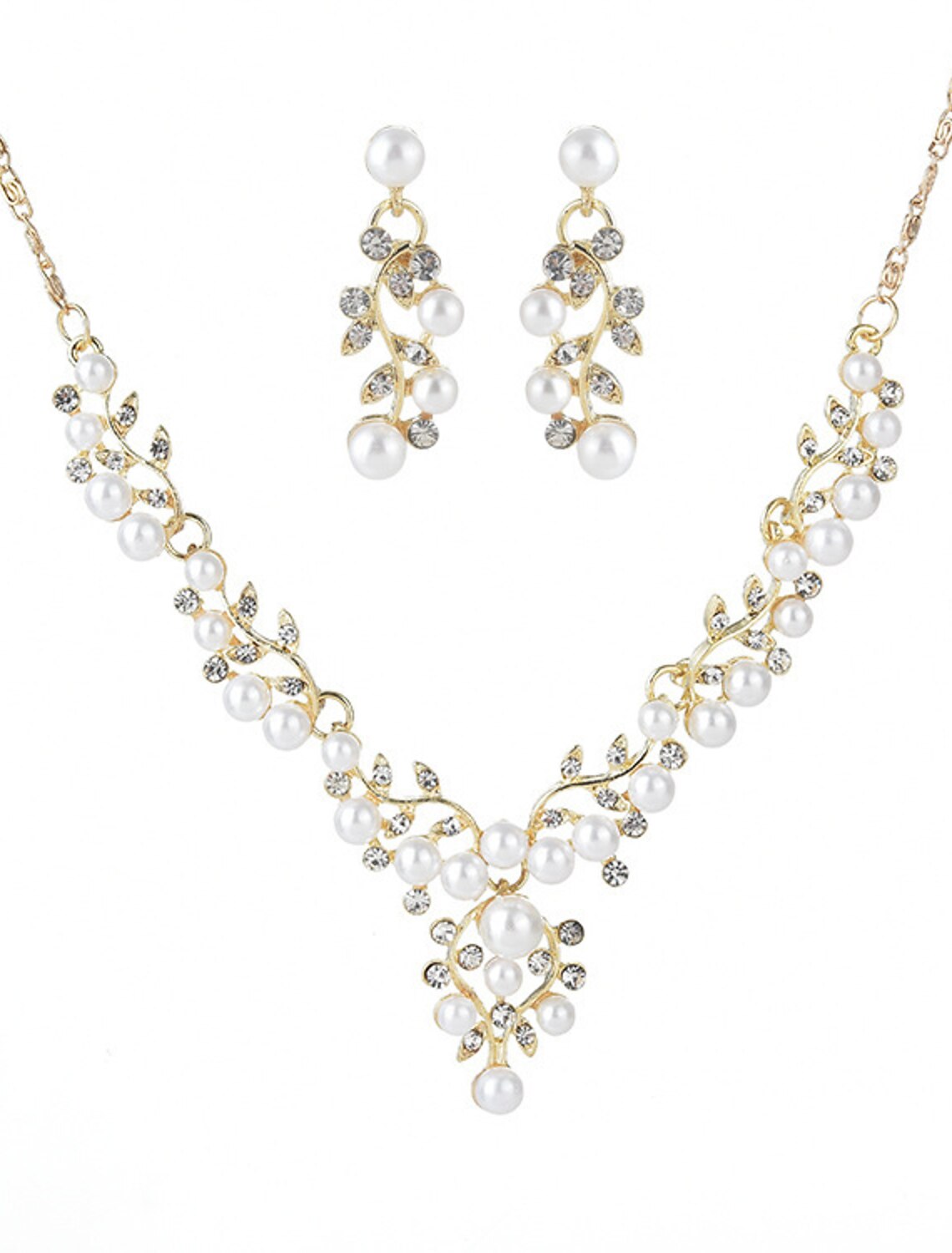 Model wearing the imitation pearl necklace and hoop earrings.