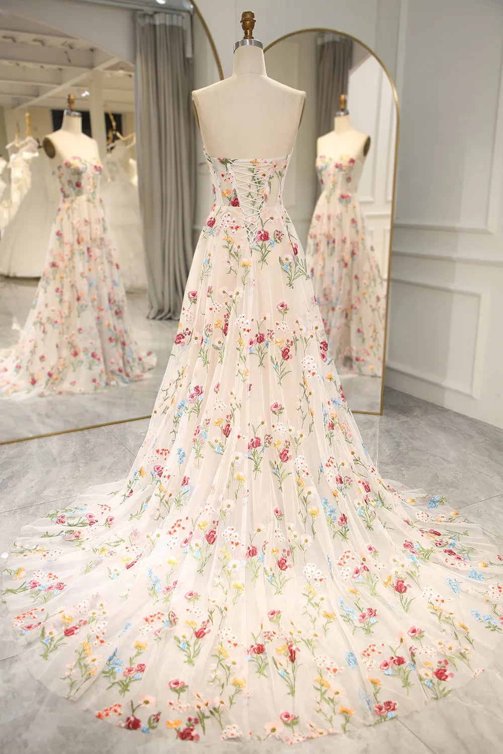 A-Linie Ballkleid mit Stickerei Blume Tüll Sweetheart Lang