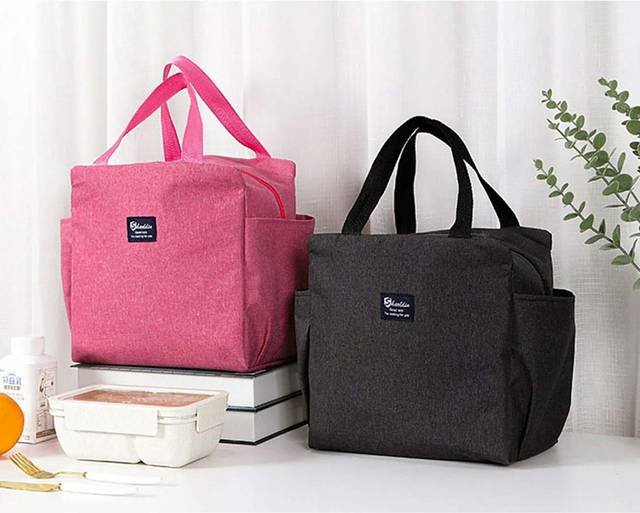 Leakproof insulated lunch tote bag.
