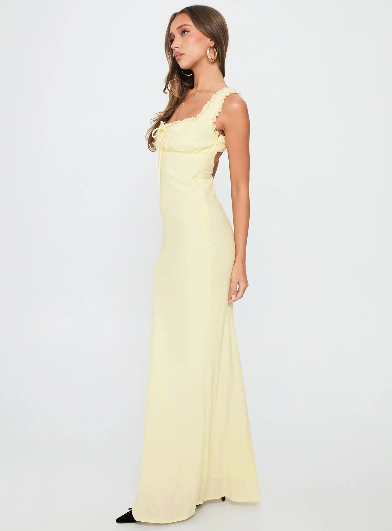 Light Yellow Spaghetti Strap Prom Dress with Lace Trim and Tie Back for Formal Events and Prom Nights