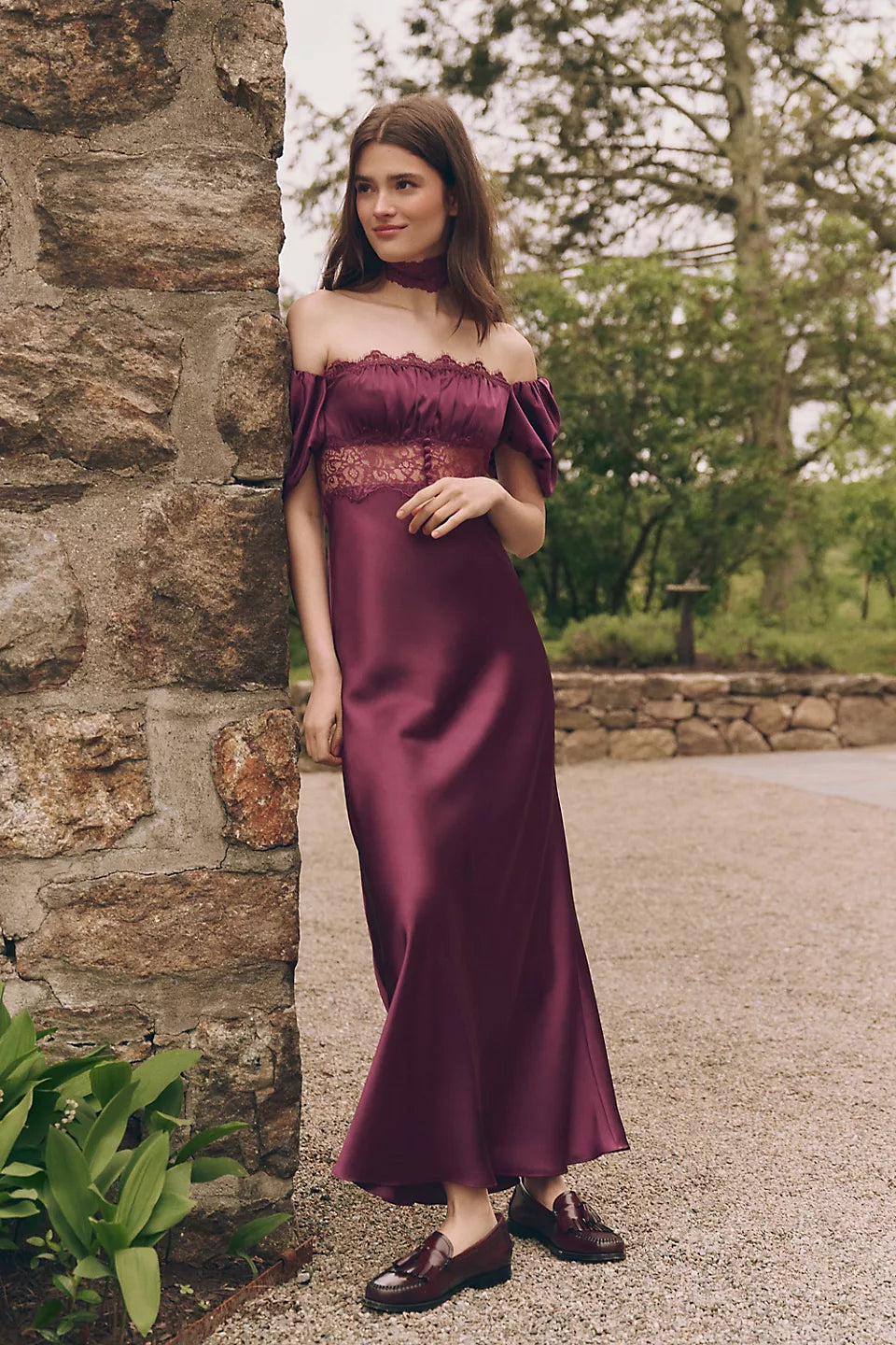 Luxury Plum Prom Dresses with Satin Fabric Puff Sleeve and Lace Cutout Detail