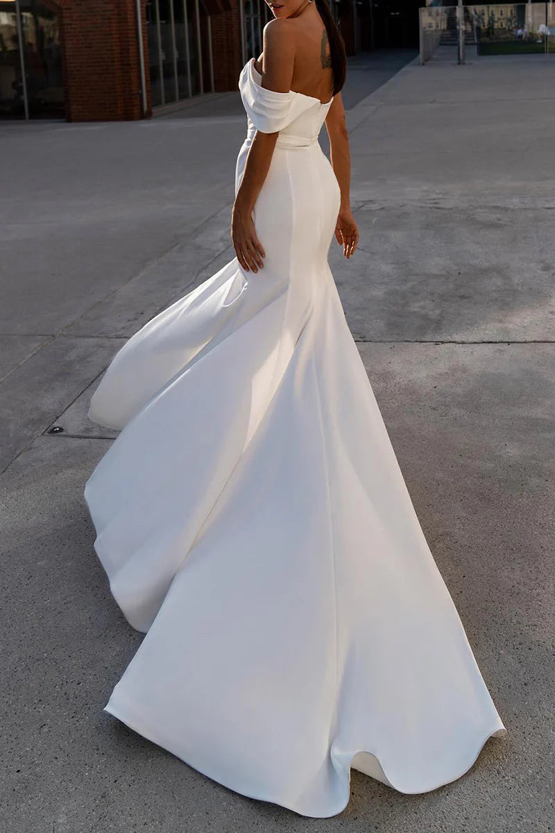 Close-up of the sweetheart neckline and bodice of the bridal gown.