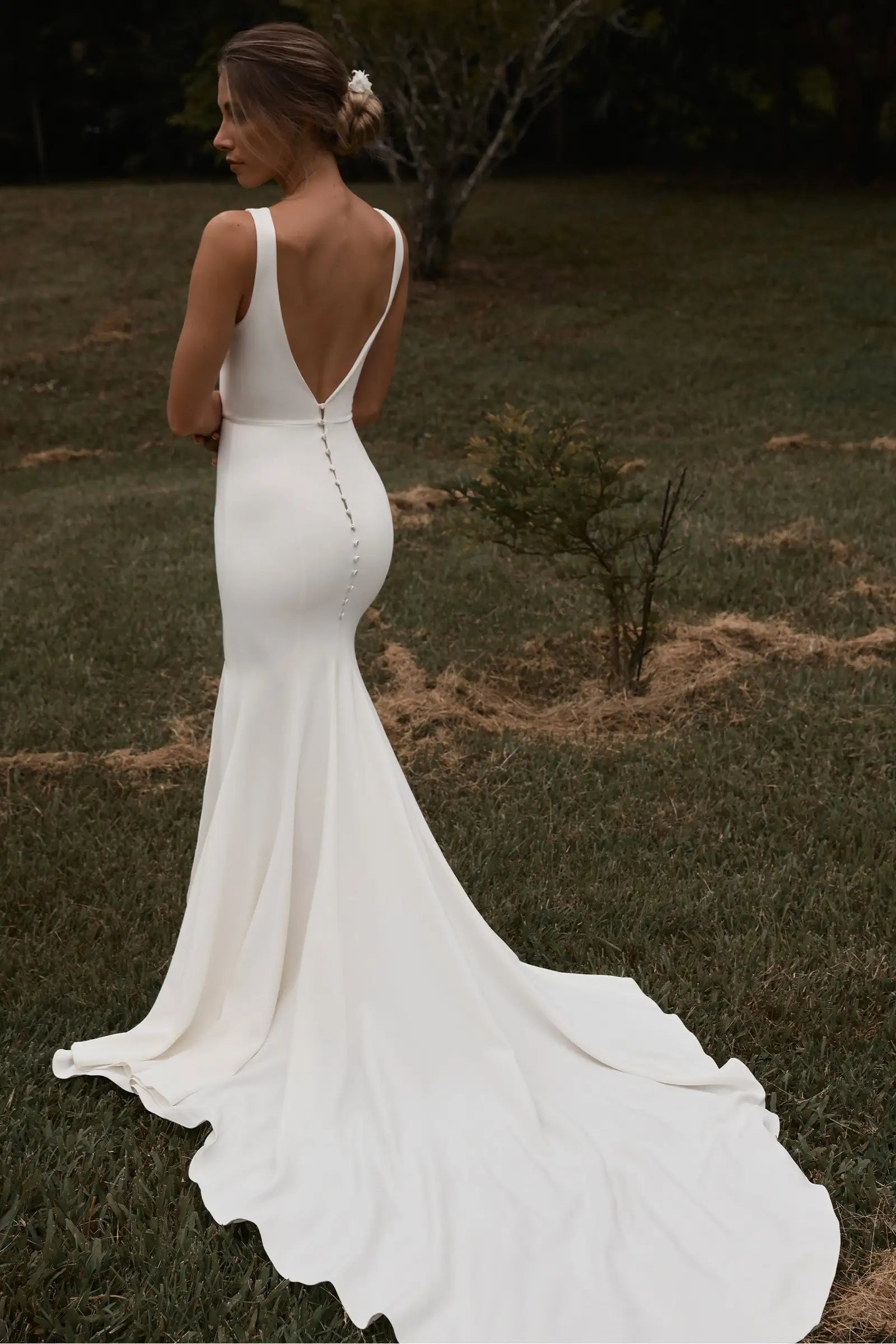 Modern Sheath V-Neck Sleeveless High Slit Back Button Ivory Wedding Gown