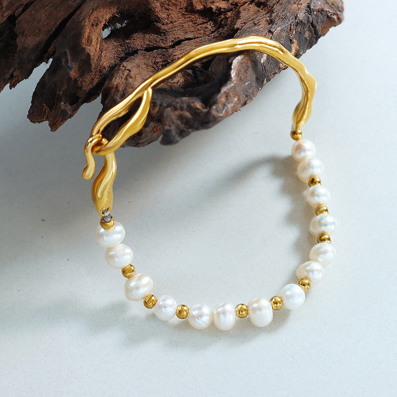 Natural freshwater pearl bracelet with titanium steel chain.