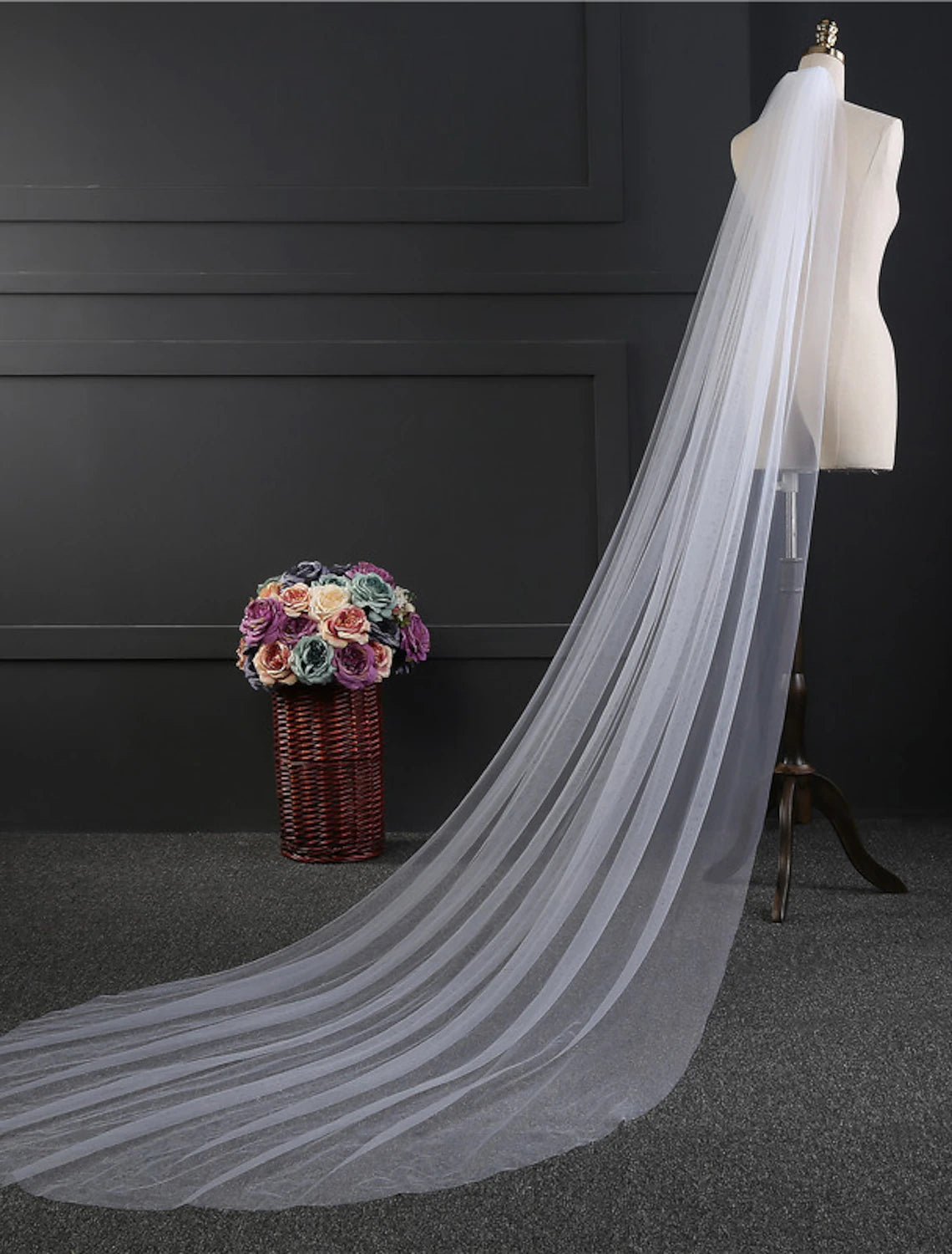 Side view of a bride showcasing the one-tier tulle wedding veil.