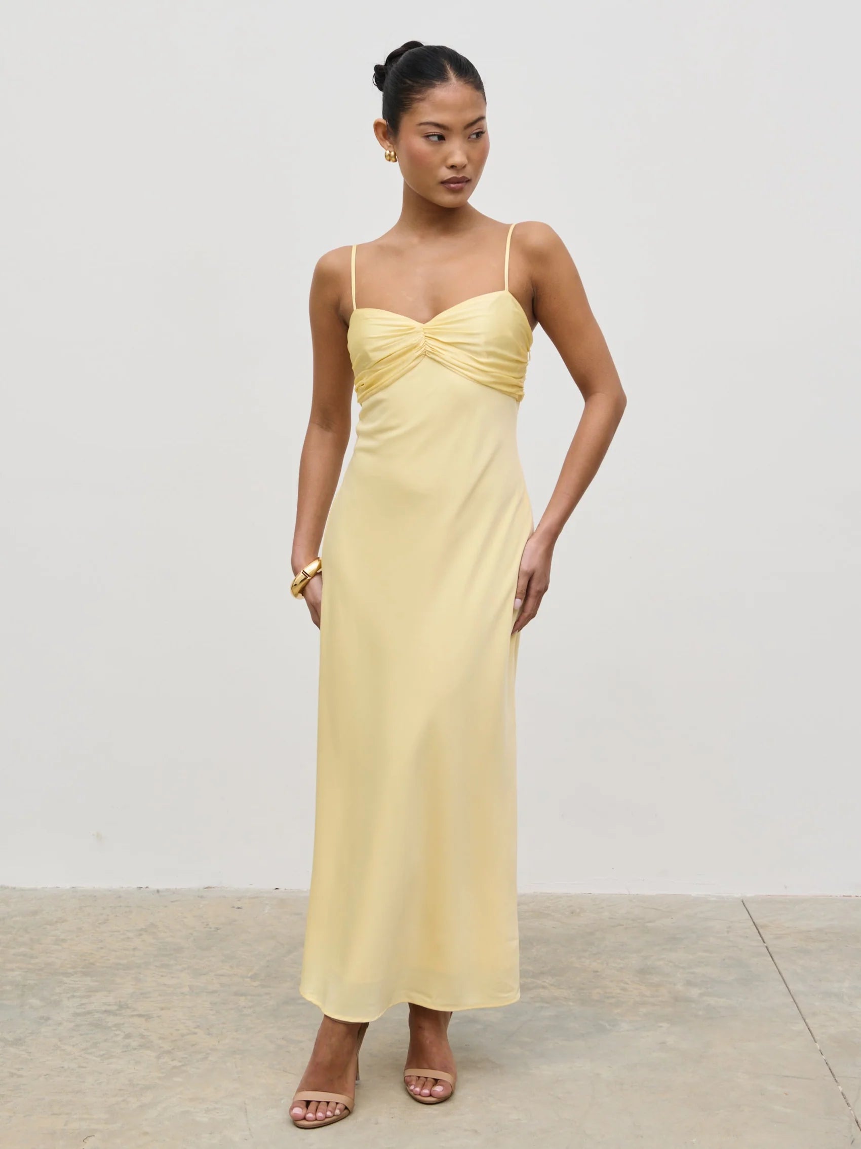 Pale Yellow Satin Slip Midi Prom Dress with Ruched Sweetheart Neckline and Spaghetti Straps for Formal Events and Bridal Occasions