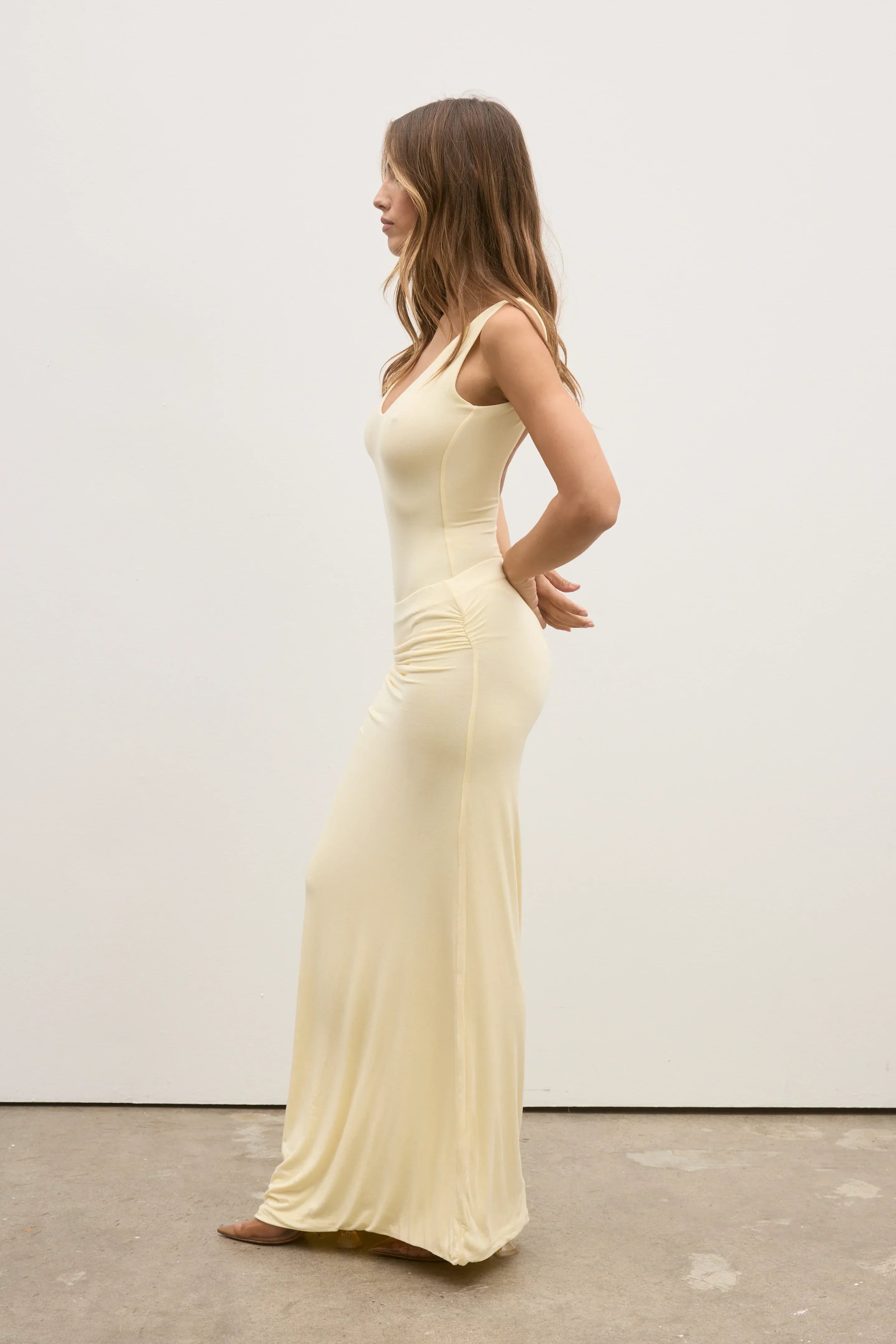 Pale Yellow Sleeveless Scoop Neck Ruched Waist Open Back Floor Length Formal Evening Prom Dress