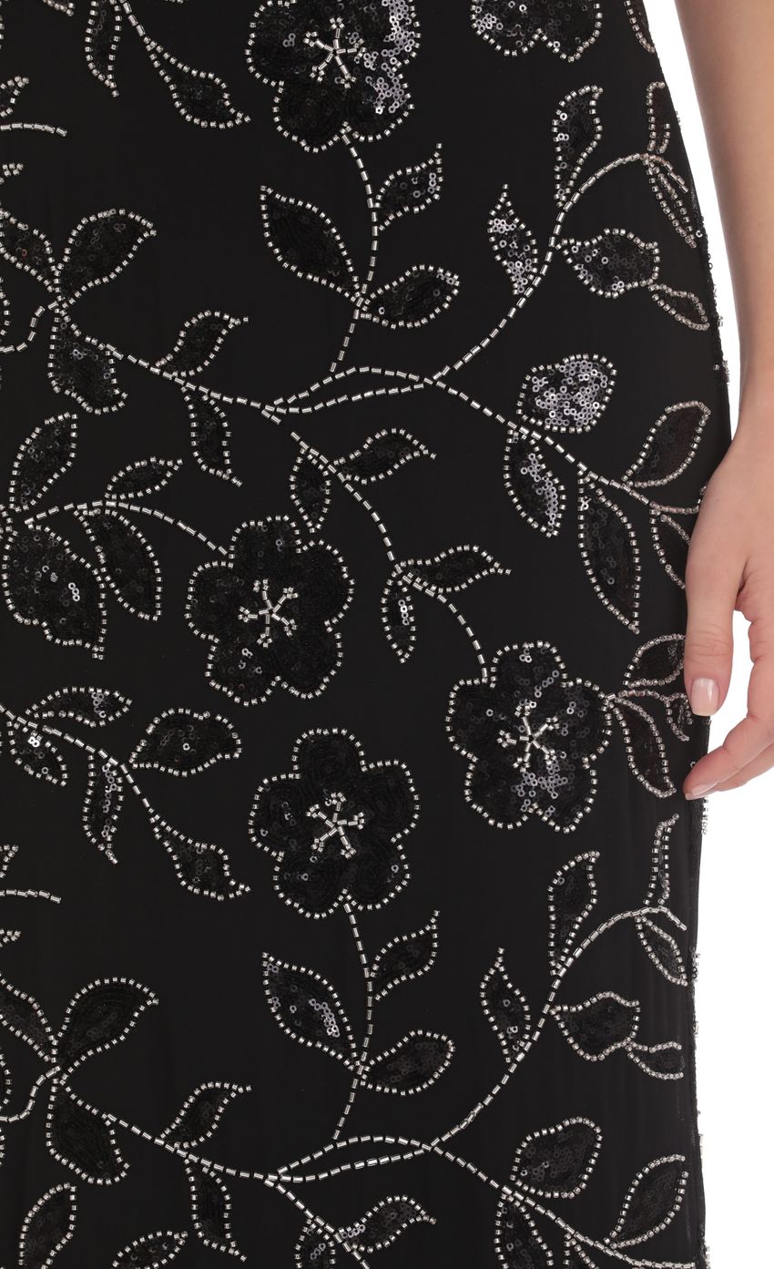 Prom Dress Black Halter Neck Maxi Dress With Plunge V Neck Floral Beaded Embroidery Open Back Formal Evening Party Gown