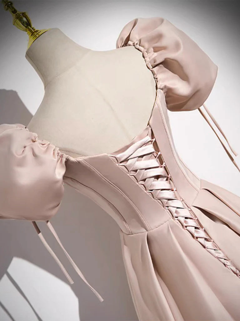 Schlichtes langes Ballkleid aus Satin