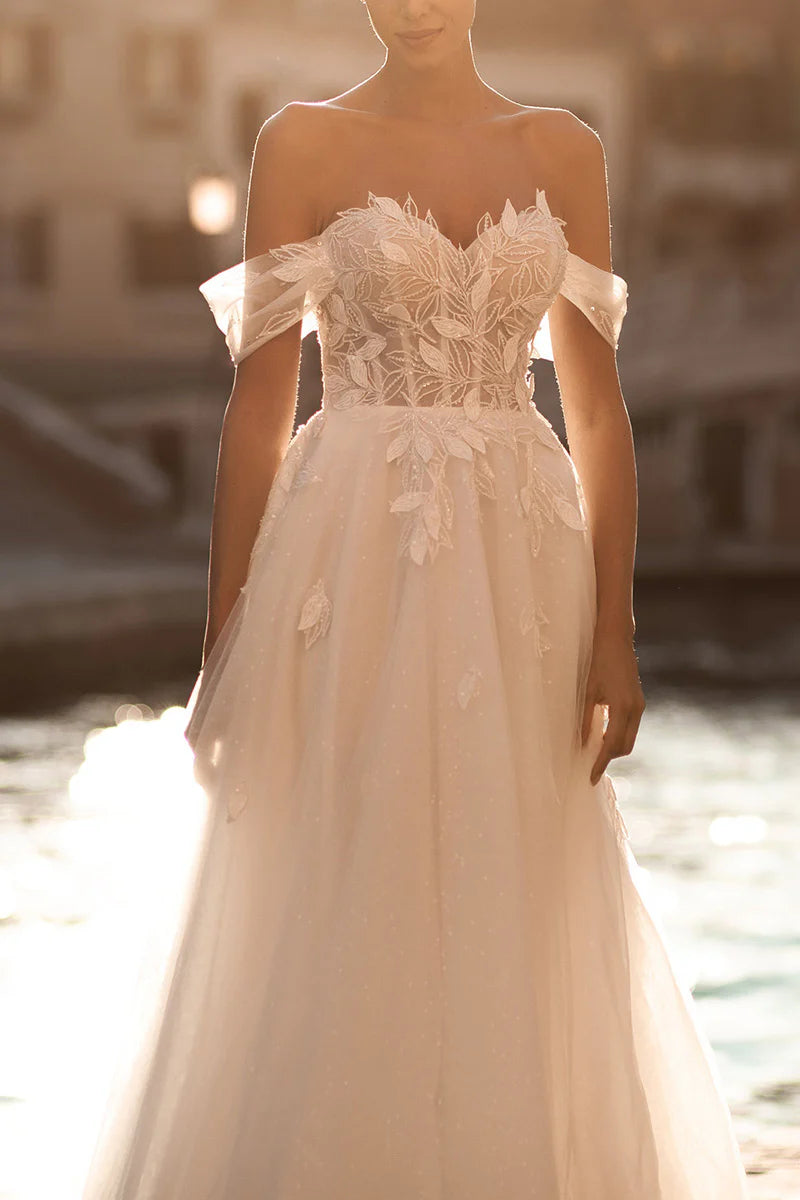 Graceful A-line wedding dress with a sweetheart neckline and appliques.