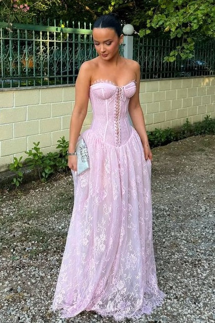 Romantic Strapless Corset Bodice Floral Lace Tulle Prom Dress with Voluminous Skirt