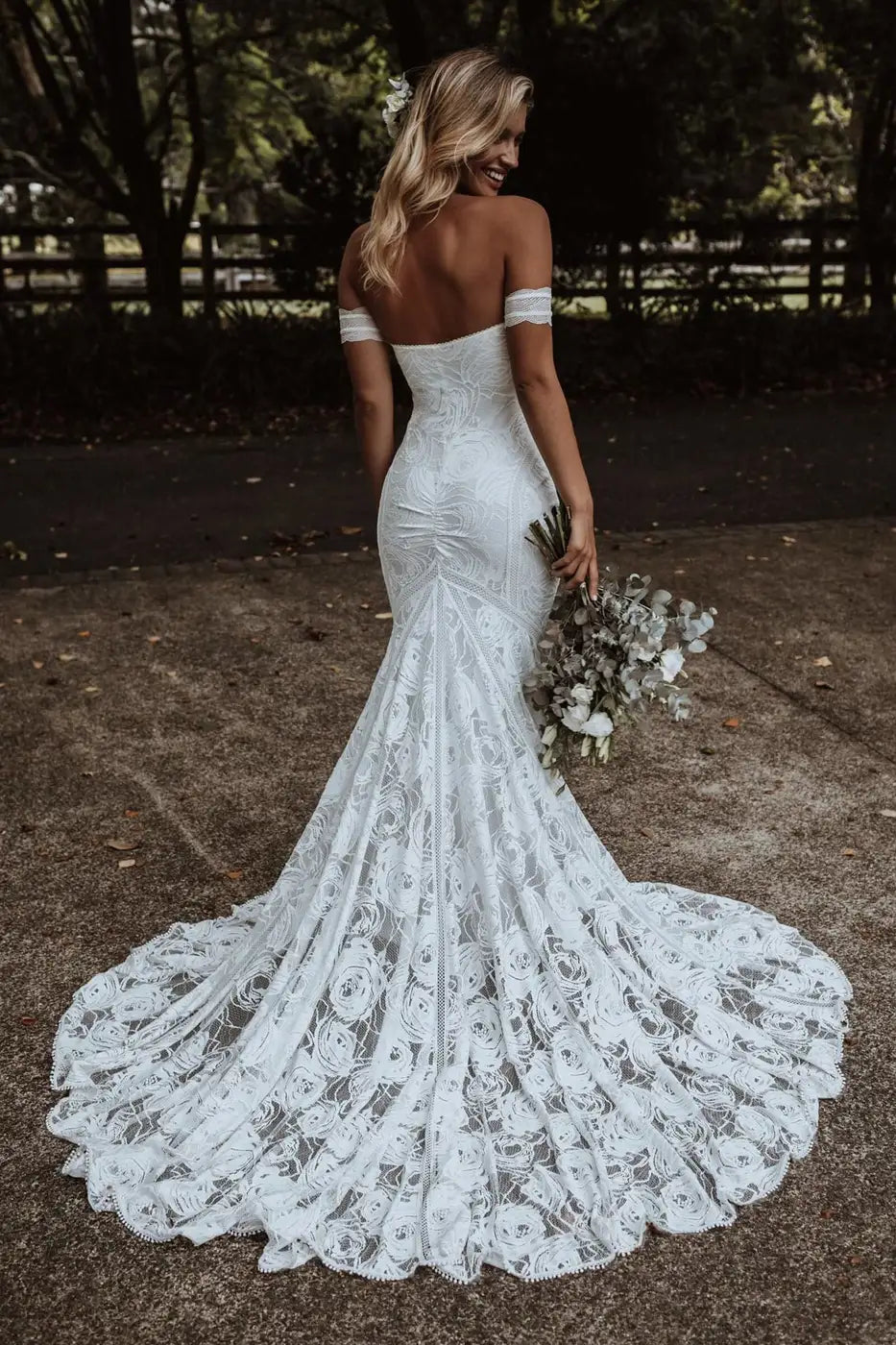 Romantic Mermaid Sweetheart Detachable Sleeves Floral Lace White Floor-Length Wedding Gown
