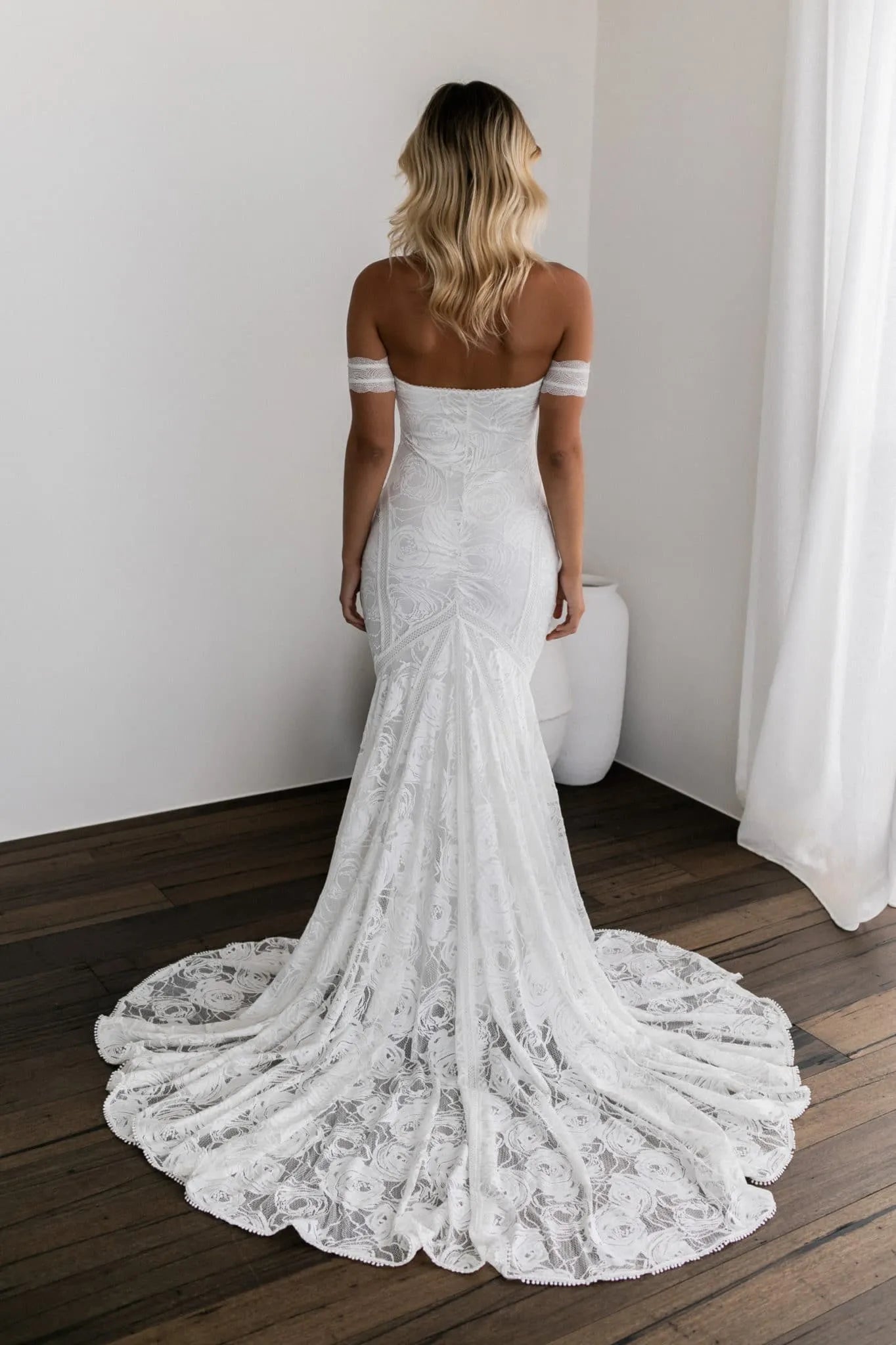 Romantic Mermaid Sweetheart Detachable Sleeves Floral Lace White Floor-Length Wedding Gown