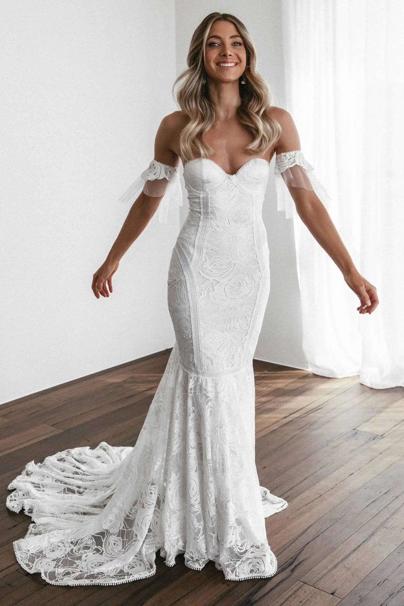 Romantic Mermaid Sweetheart Detachable Sleeves Floral Lace White Floor-Length Wedding Gown