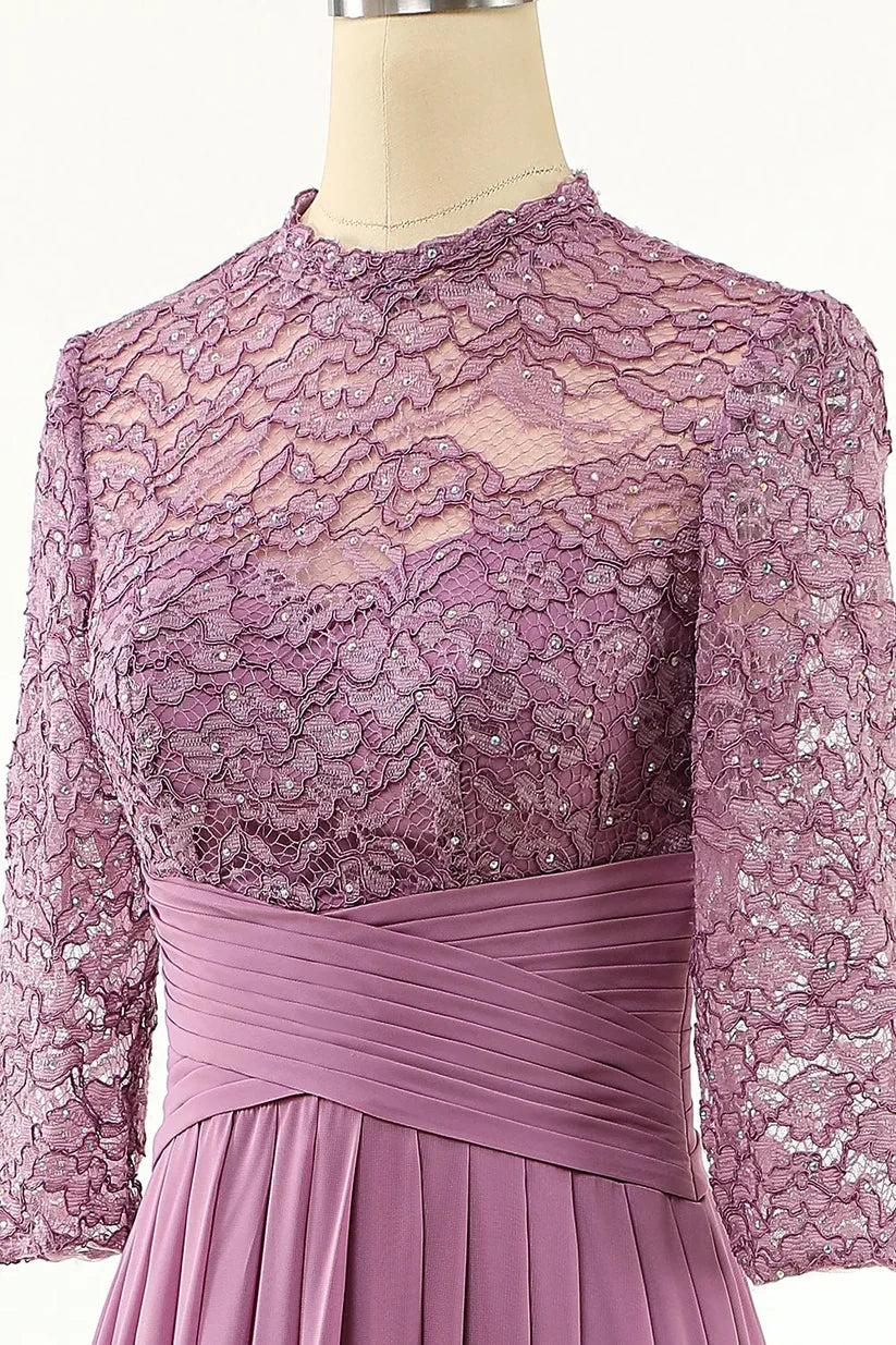 Detail shot of the V-neckline and delicate lace on the cap sleeve.