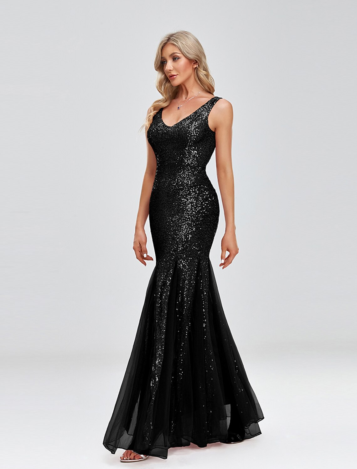 Full length view of a woman in a glamorous mermaid trumpet dress.