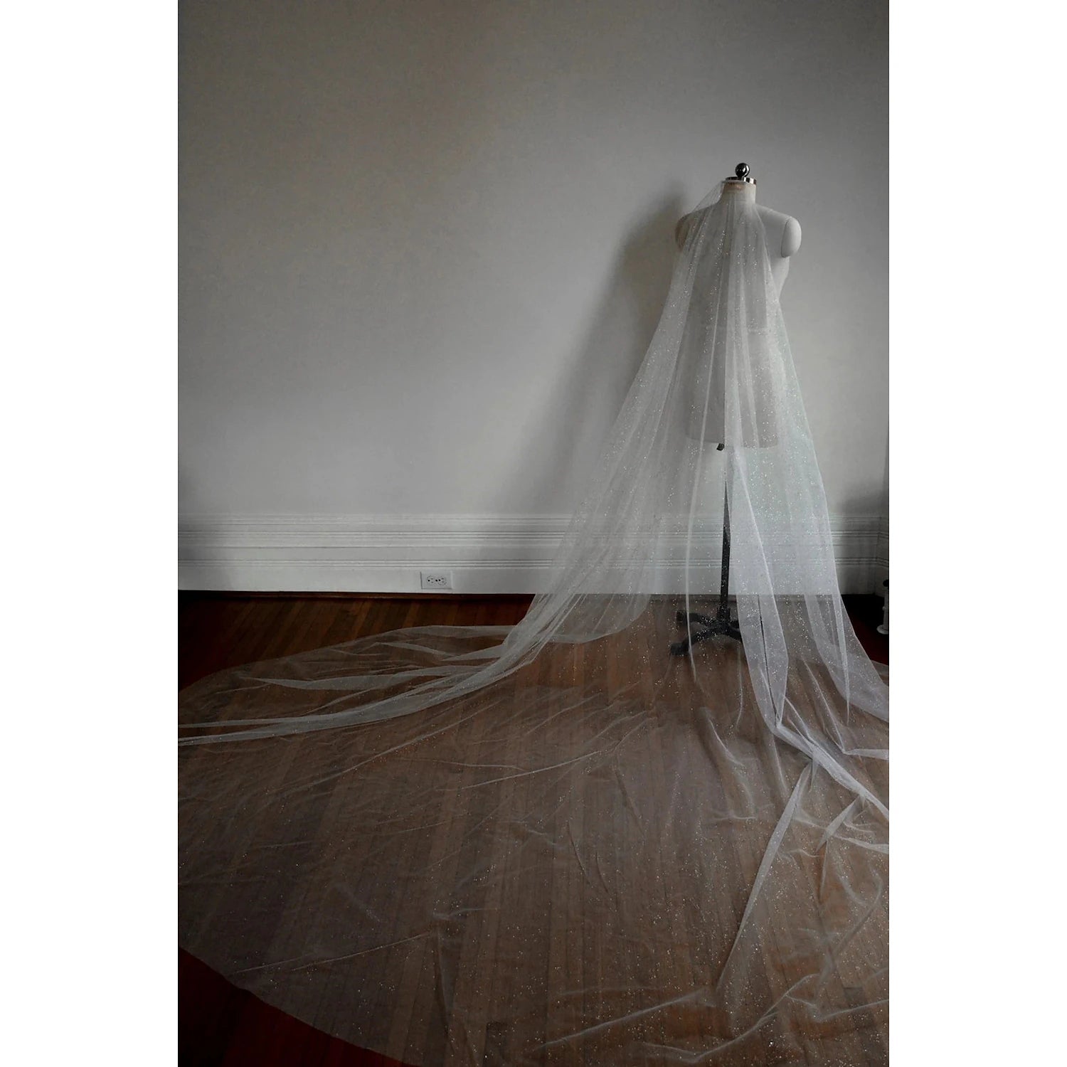 Bride wearing a sparkling one-tier cathedral wedding veil with sequins.