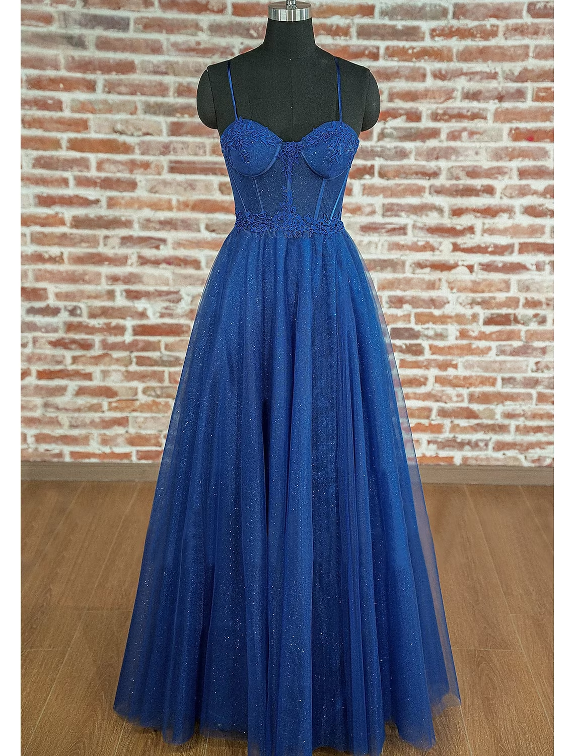 Front view of a sparkling A-line sweetheart tulle prom dress with appliques.