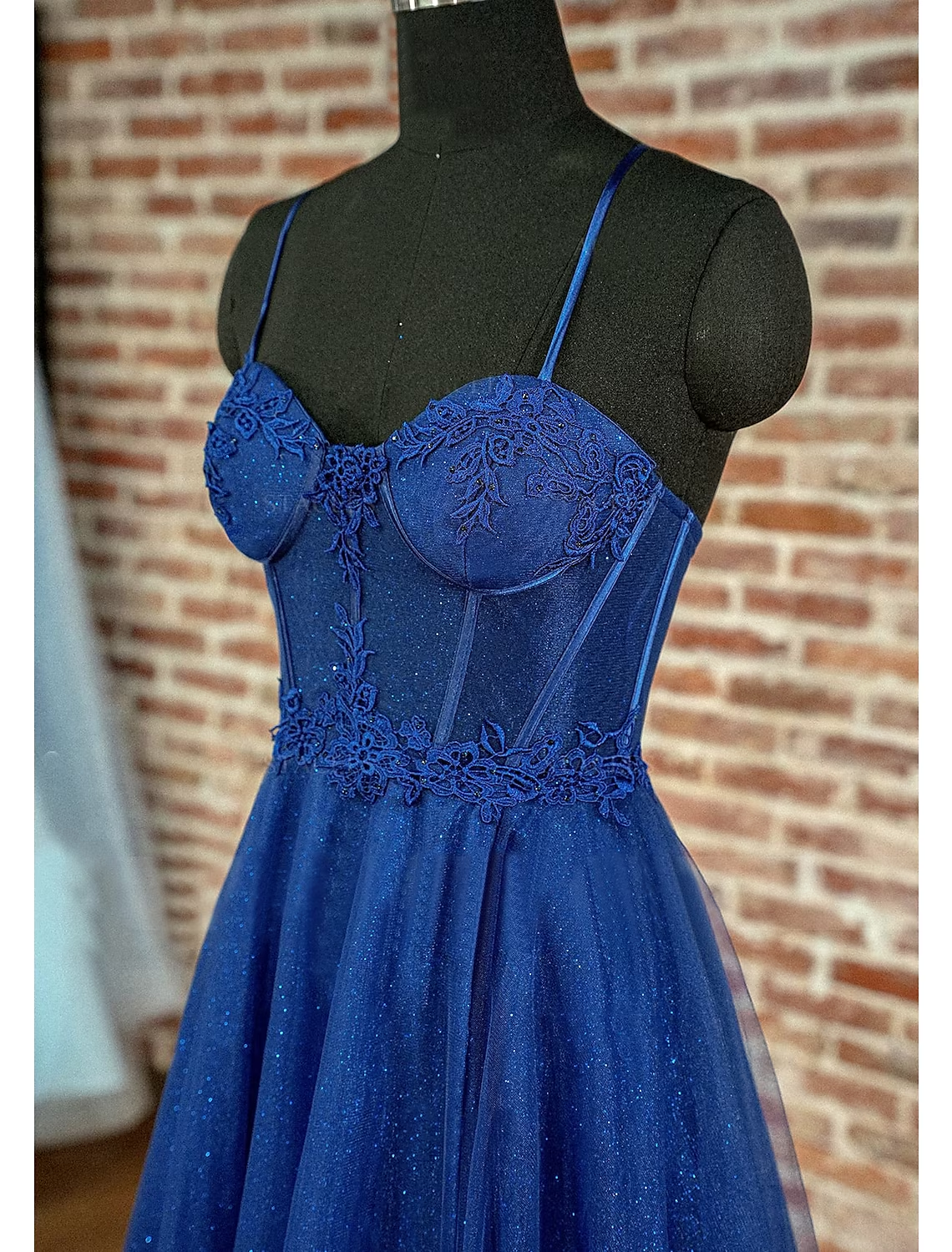 Back view of the elegant backless sweetheart prom dress with tulle fabric.