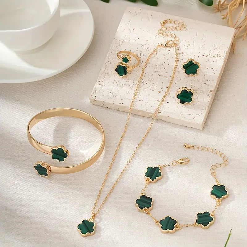 Model wearing sparkling flower alloy necklace and earrings.