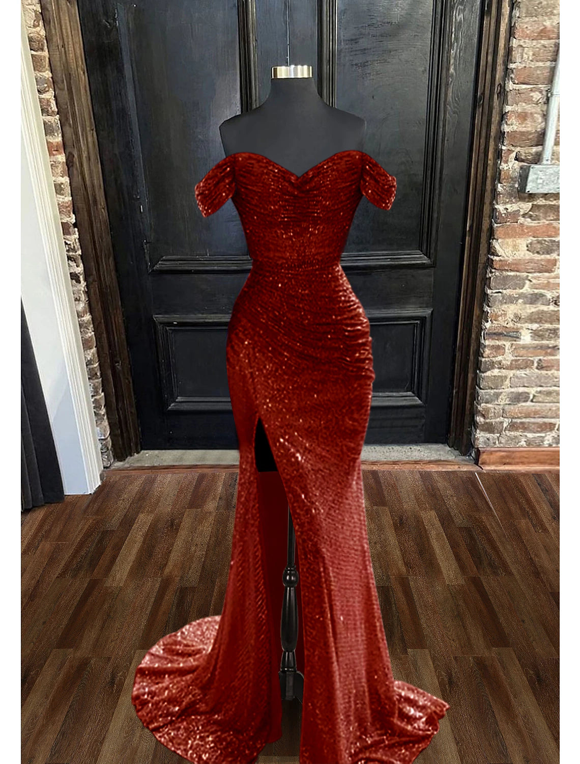 Floor-length ruched mermaid trumpet dress for formal occasions.