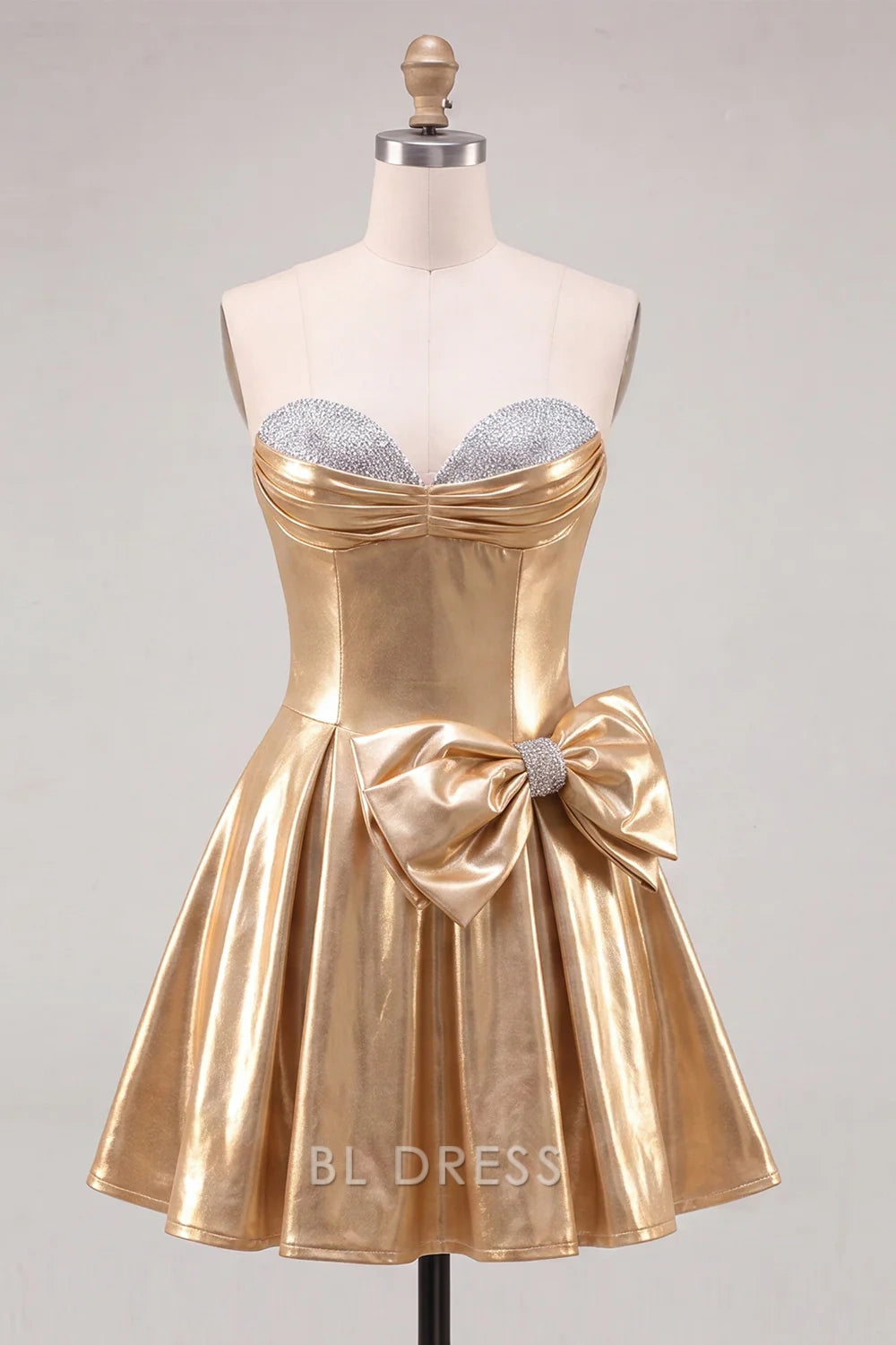 Sparkling A-Line Sweetheart Sleeveless Bow Pleated Gold Short Homecoming Dress