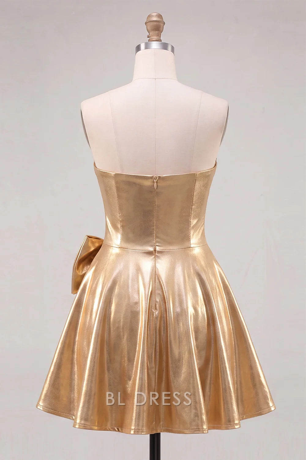 Sparkling A-Line Sweetheart Sleeveless Bow Pleated Gold Short Homecoming Dress