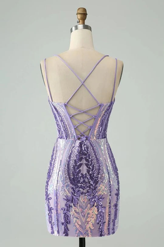 Close-up of the sequin detail on a sparkly bodycon V-neck backless short homecoming dress.