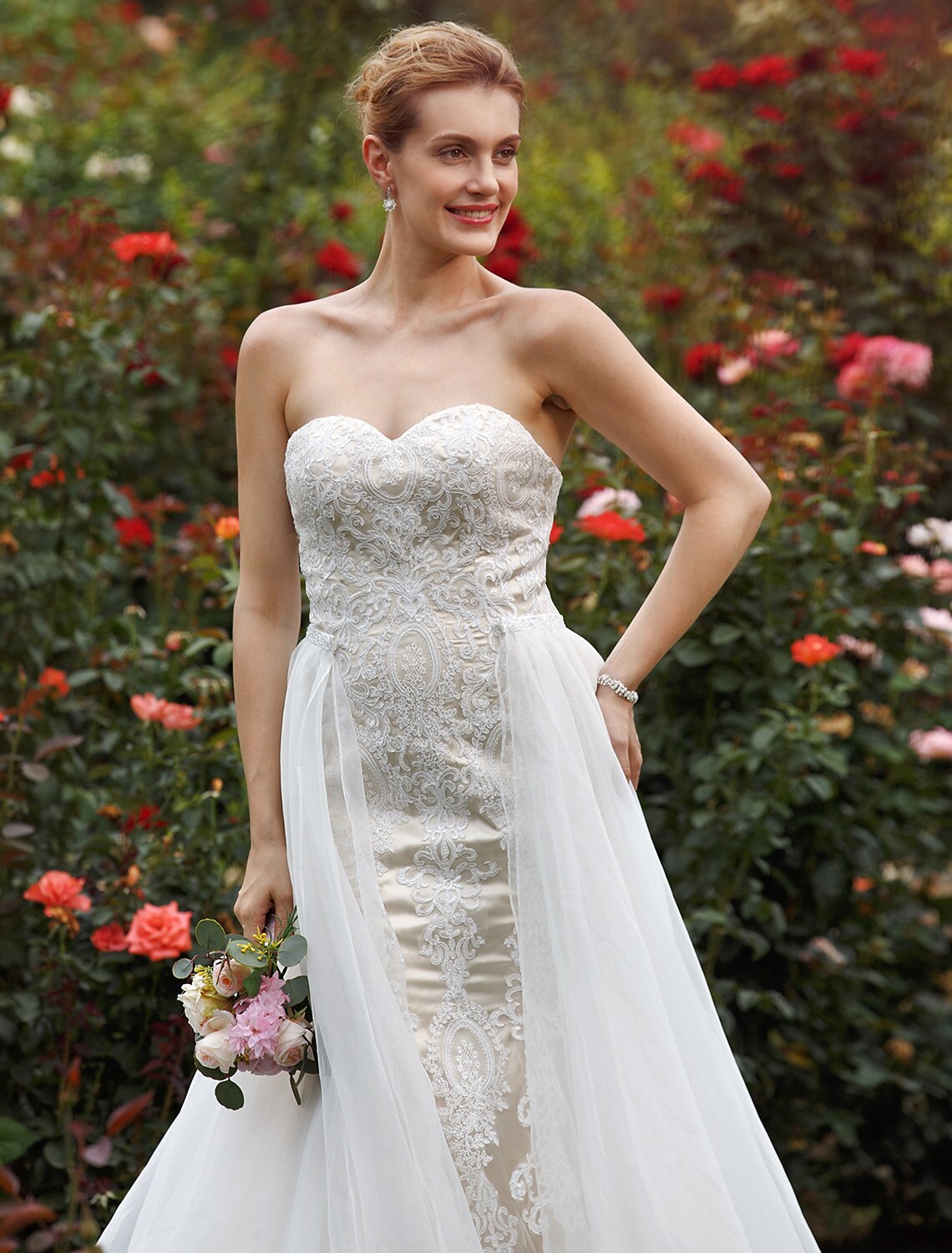 Detail of the sweetheart neckline and fitted bodice of the bridal gown with appliques.