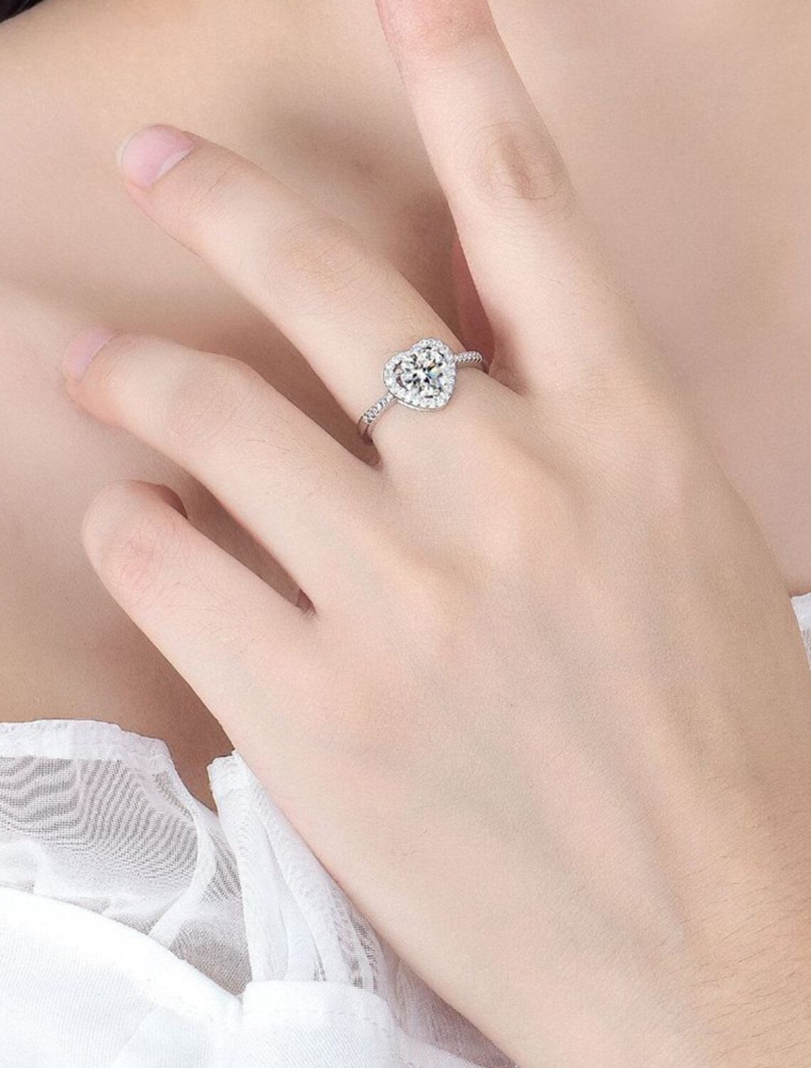 Close-up of the adjustable band of the S925 silver open ring.