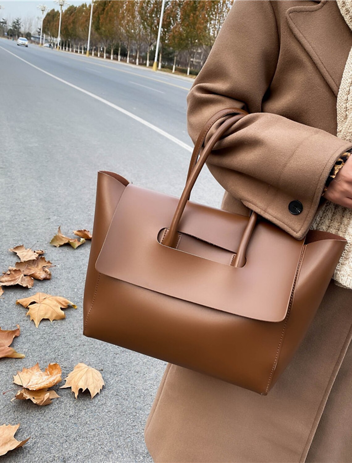 Coffee brown retro hobo shoulder bag for women.