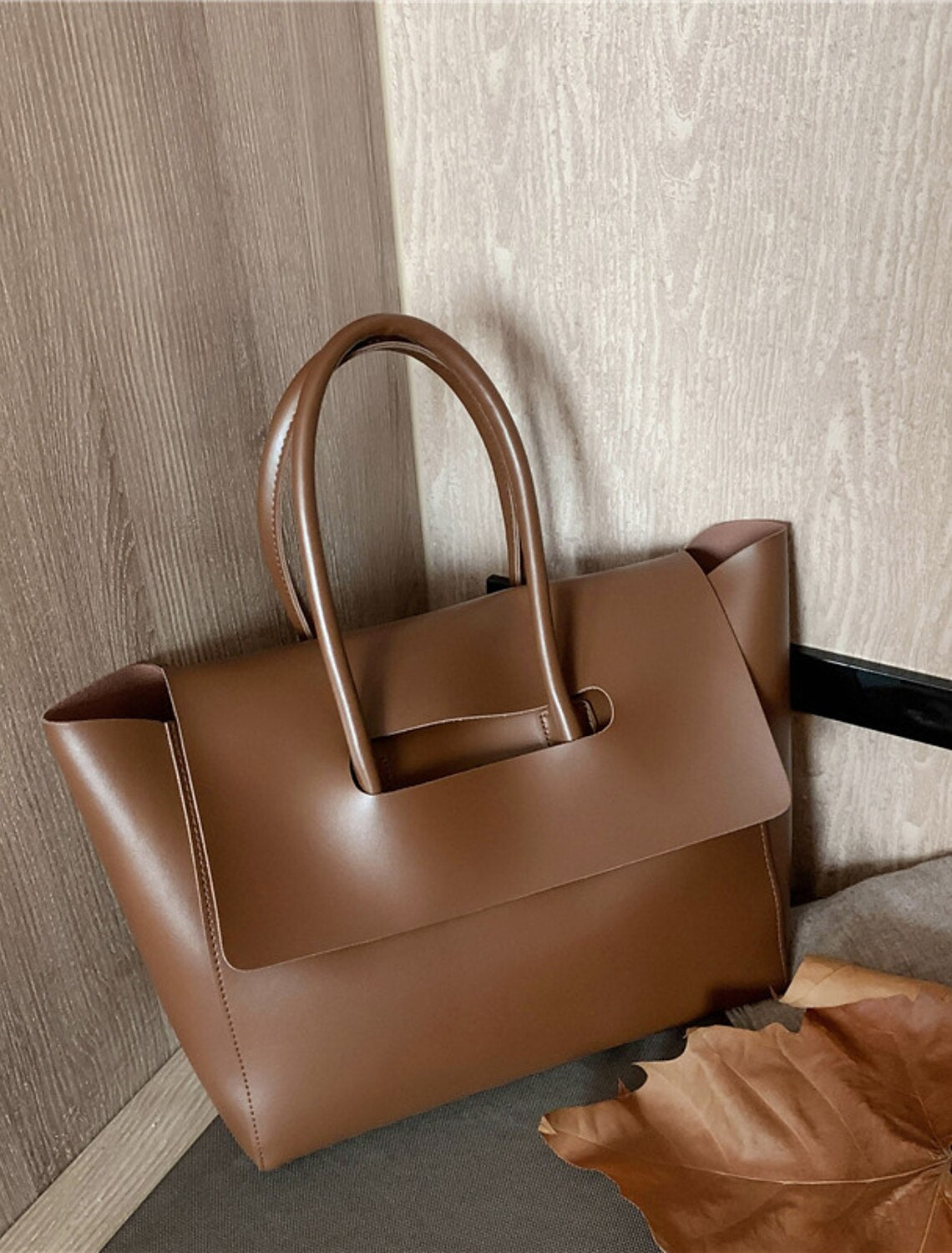 Side view of the coffee brown hobo shoulder bag.