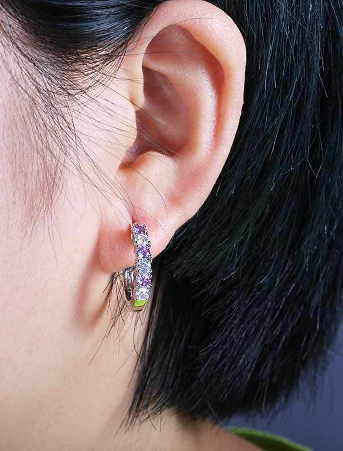 Zircon hoop earring in fuchsia.