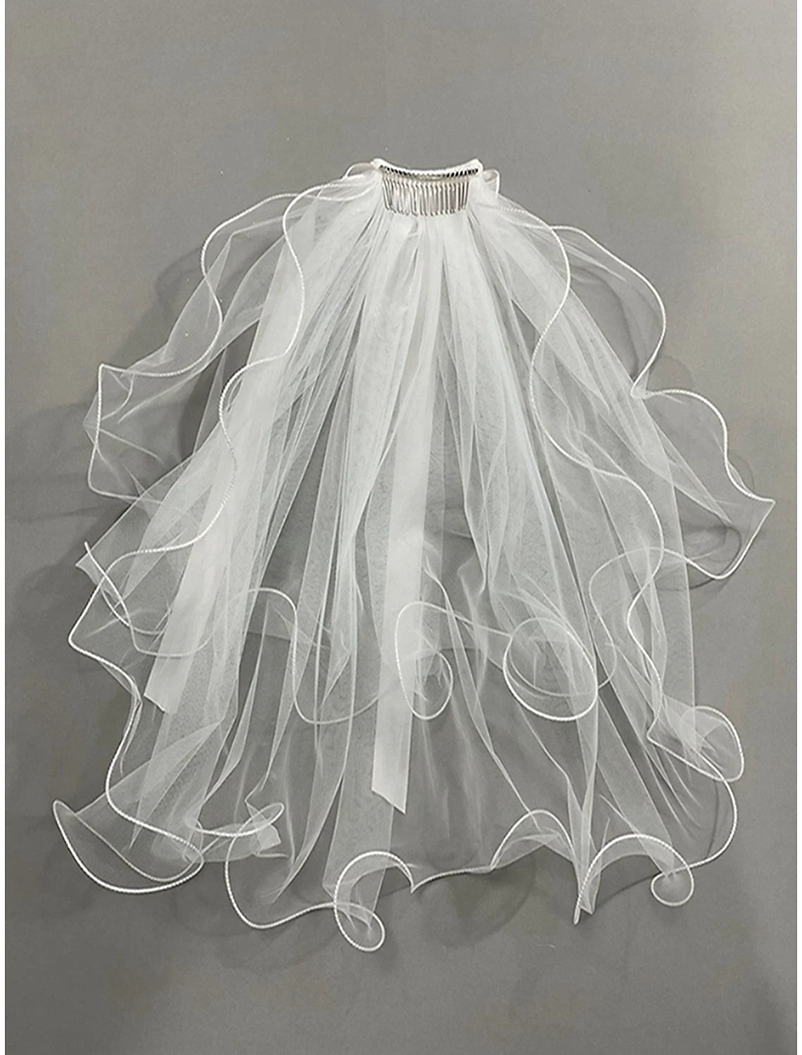 Side view of a bride wearing the 60cm elbow wedding veil with elegant lace.