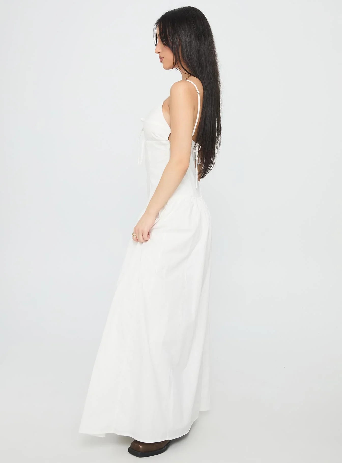 White Spaghetti Strap Prom Dress with Bow Detail and Flowy Skirt for Formal Events and Prom Nights