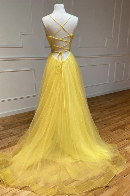 Ballkleid mit Spaghettiträgern und String