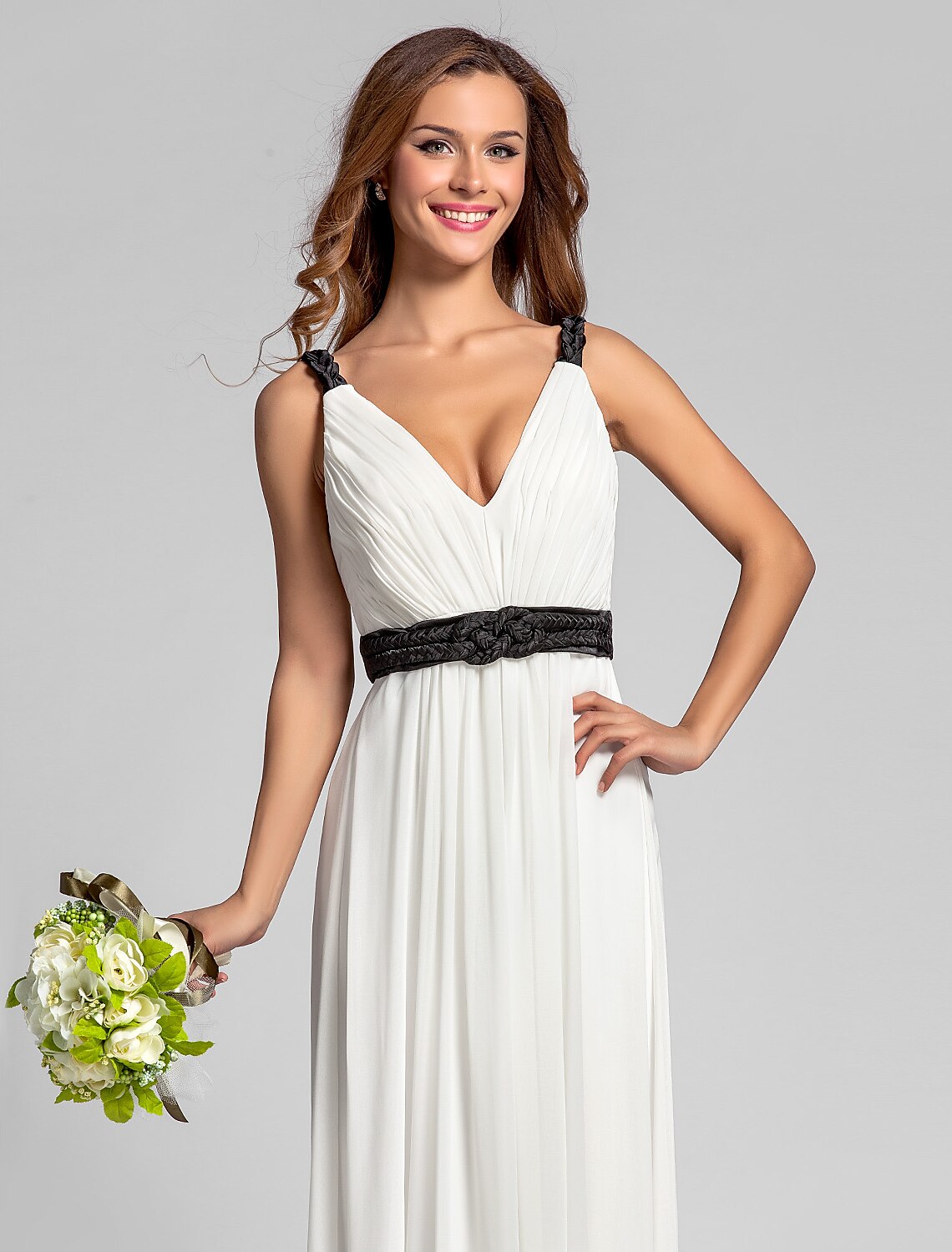 Etui-/Säulen-Brautjungfernkleid aus Georgette mit V-Ausschnitt und bodenlanger Schärpe/Schleife
