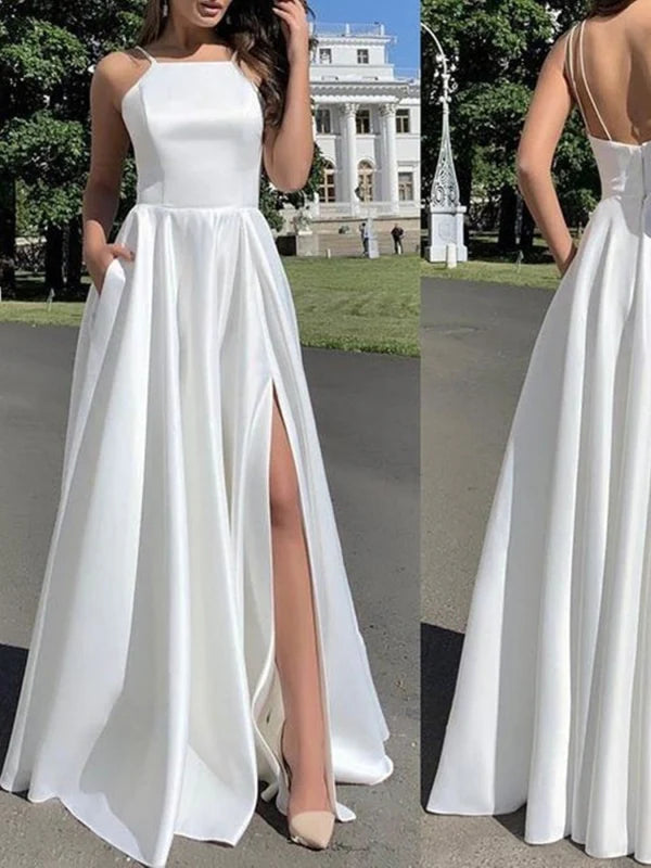 Schlichtes langes Ballkleid aus Satin mit offenem Rücken und Schlitz