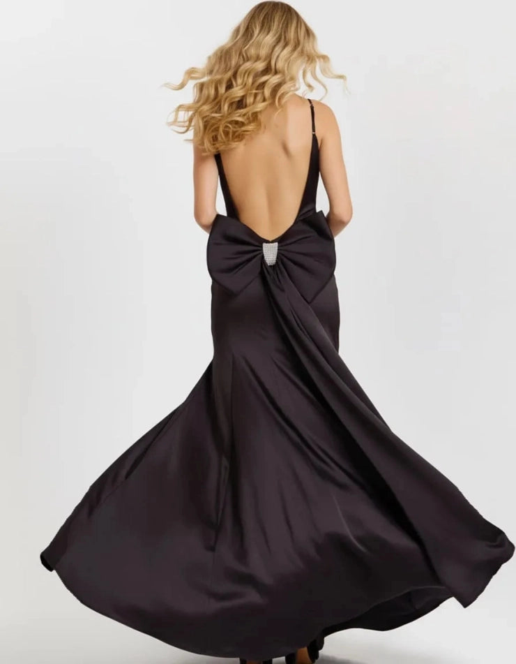 Sleek Mermaid V-Neck Spaghetti Strap Deep Back Floor Length Prom Dress