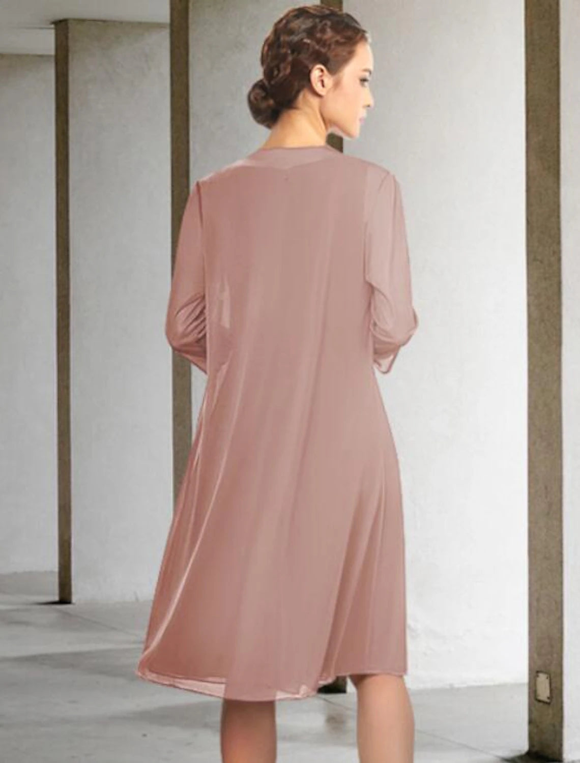 Two Piece A-Line Mother of the Bride Dress Elegant Jewel Neck Knee Length Chiffon Sleeveless with Pleats