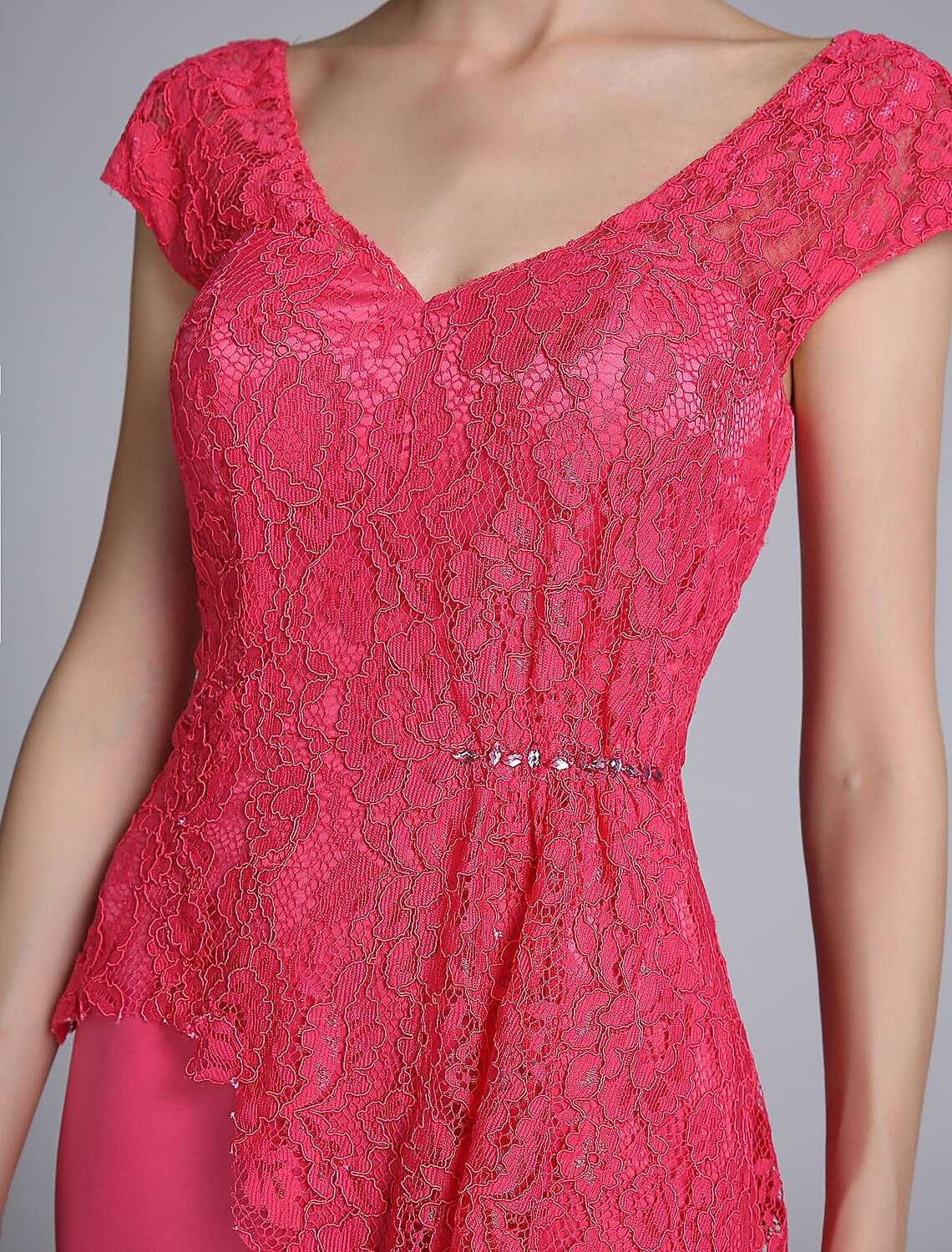 Meerjungfrau/Trompete Kleid für die Brautmutter Elegant V-Ausschnitt Sweep/Pinsel Schleppe Satin Spitze Kurzarm Nein mit Spitze