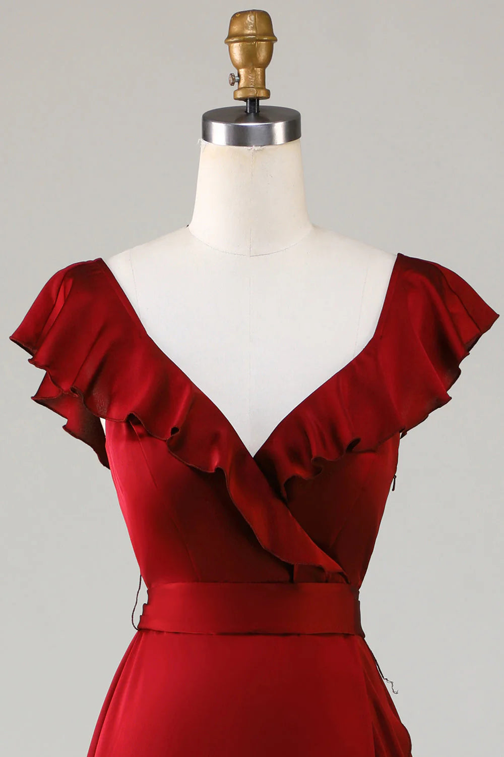 Brautjungfernkleid mit V-Ausschnitt und Rüschen