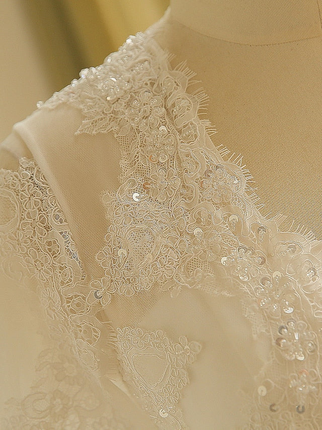 Hall Sparkle &amp; Shine Brautkleider Hofschleppe A-Linie Langarm Illusionsausschnitt Satin mit Knöpfen gerüscht