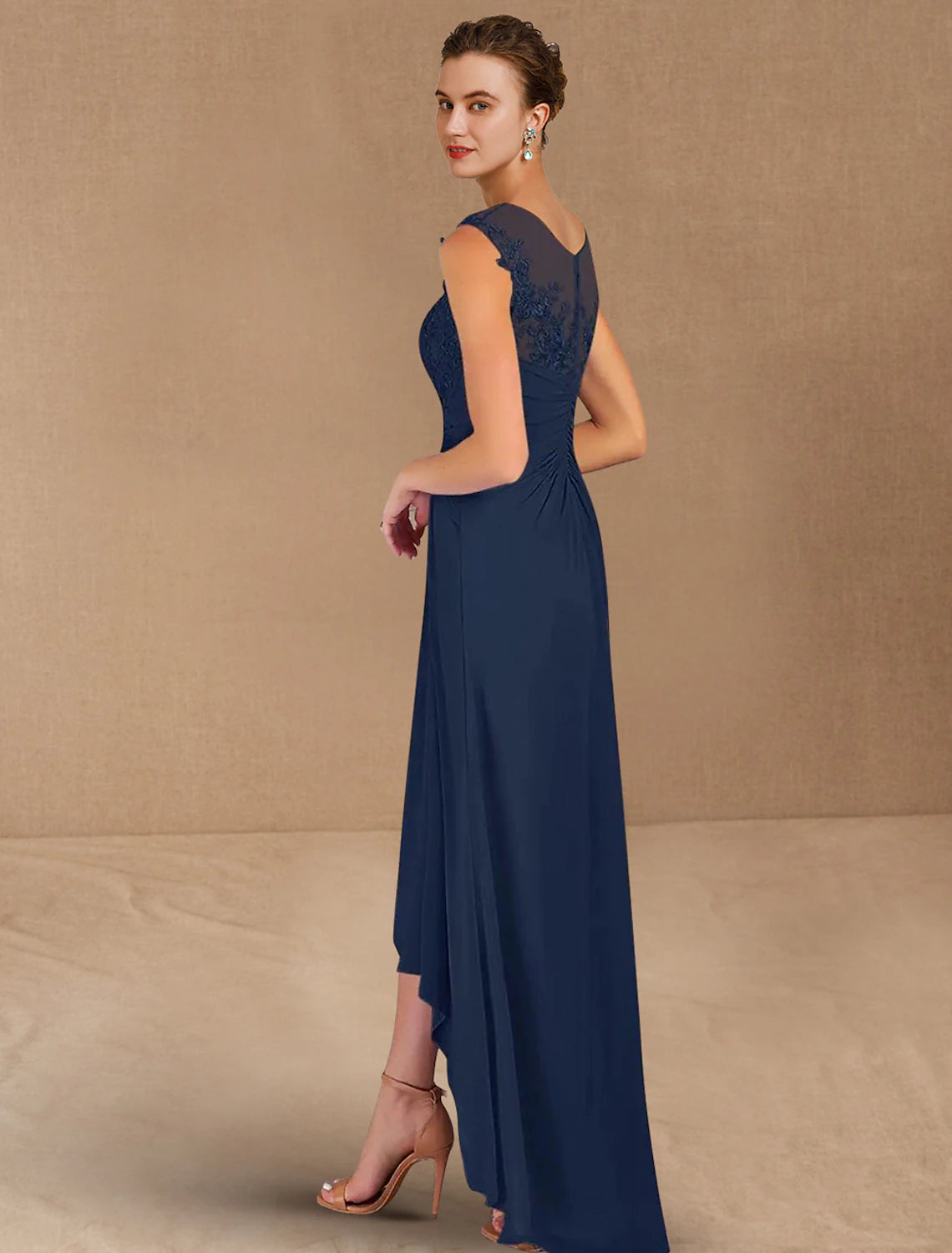 A-Linien-Kleid für die Mutter der Braut, formeller Hochzeitsgast, eleganter Rundhalsausschnitt, asymmetrisch, Chiffon, ärmellos, mit Spitzen-Pailletten-Rüstung